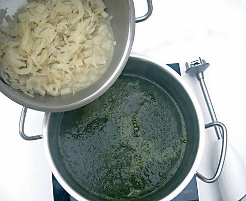 recette soupe oignons bettes